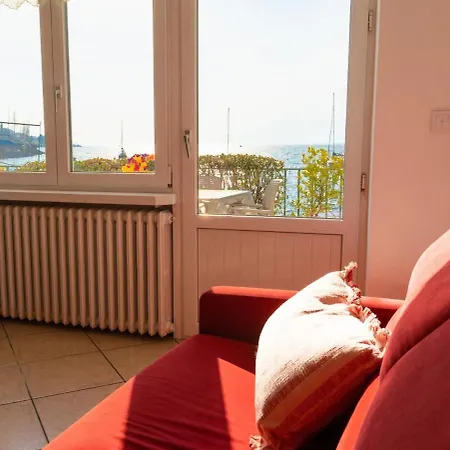 فيلة La Beths House