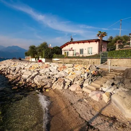 فيلة La Beths House